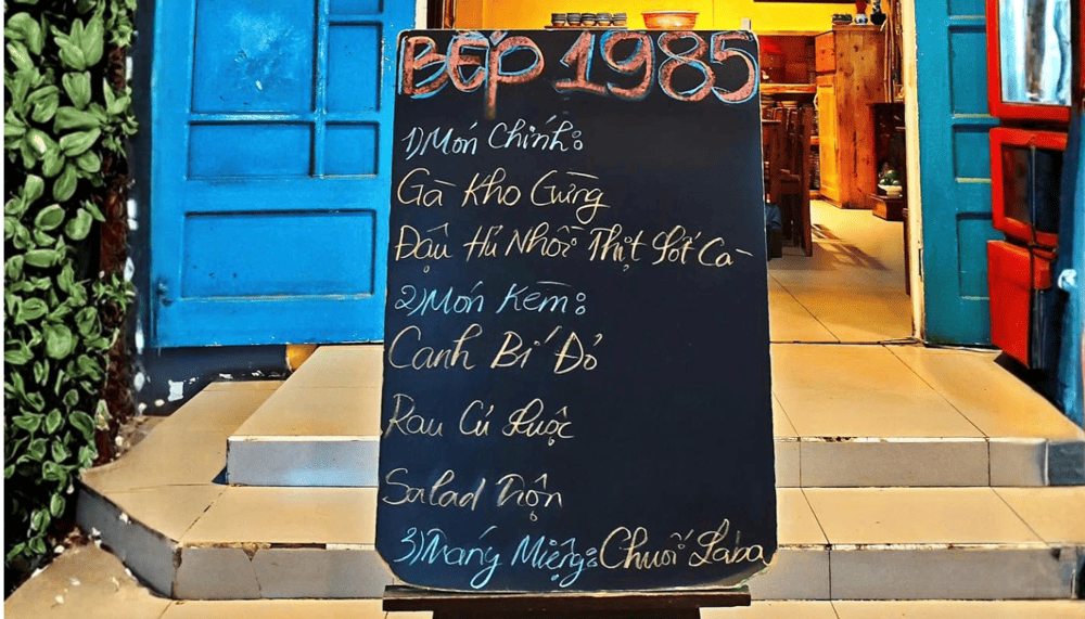 Lưu &yacute;, qu&aacute;n thường kh&ocirc;ng để gi&aacute; tr&ecirc;n bảng menu. Nếu tiếp kh&aacute;ch đo&agrave;n, bạn n&ecirc;n hỏi gi&aacute; trước (Nguồn: Fanpage Bếp 1985)